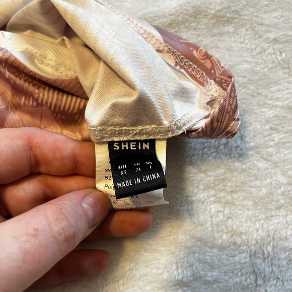 SHEIN XS Skull and Wings Crop Top - Picture 3 of 3